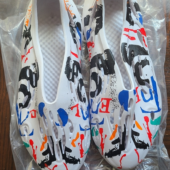 Sandals - Picture 1 of 2